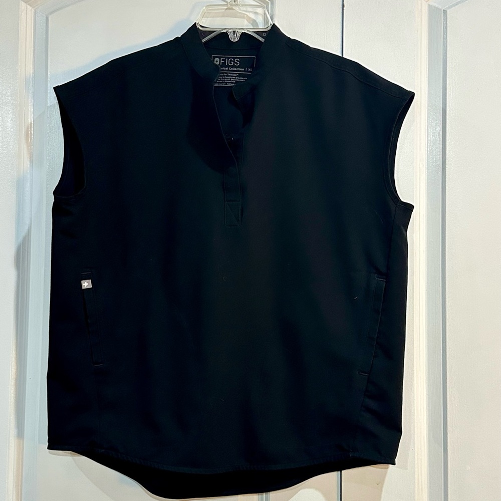 Figs Black Scrub Top